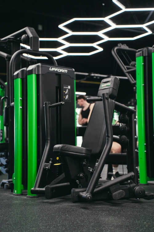 UR-U029 Stroj na hrudník - chest press - UpForm