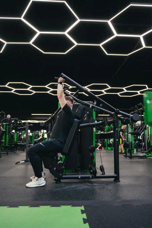 Schulterdrücken Maschiene UR-U030 - UpForm